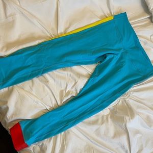 Lululemon colorblock blue amped crop legging